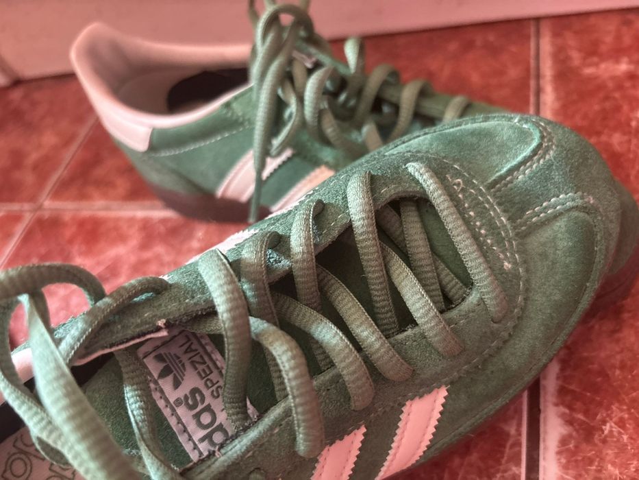 Adidasi noi fara eticheta