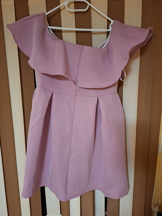 Елегантна лилава рокля