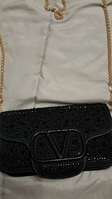 Чисто нова черна чантичка тип Valentino