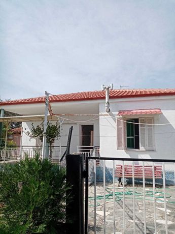 Продава къща с площ 70 м2 и двор 200 м2 в Неа Врасна, Гърция