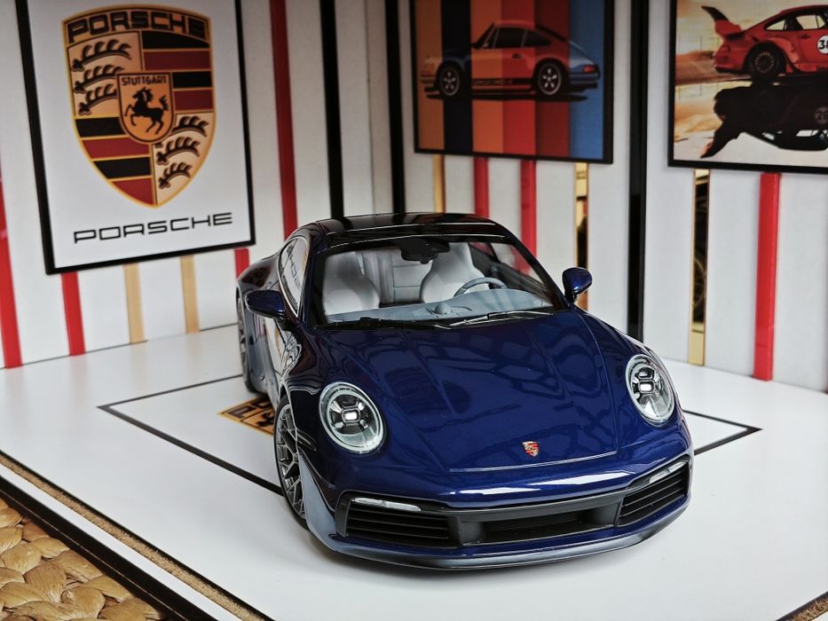 Minichamps Porsche 911 Carrera 4S 1:18