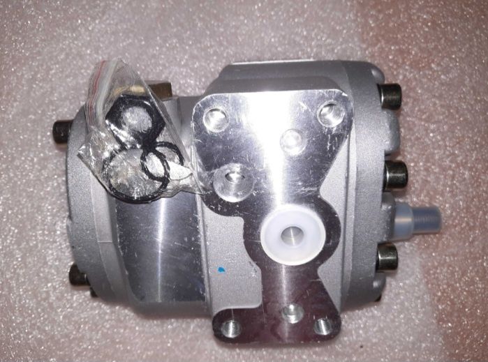 Pompa hidraulică tractor U650/Pompa apa tractor U650