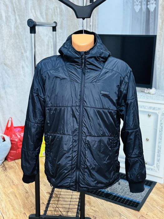 Vând geacă nou nouță de la BERSHKA