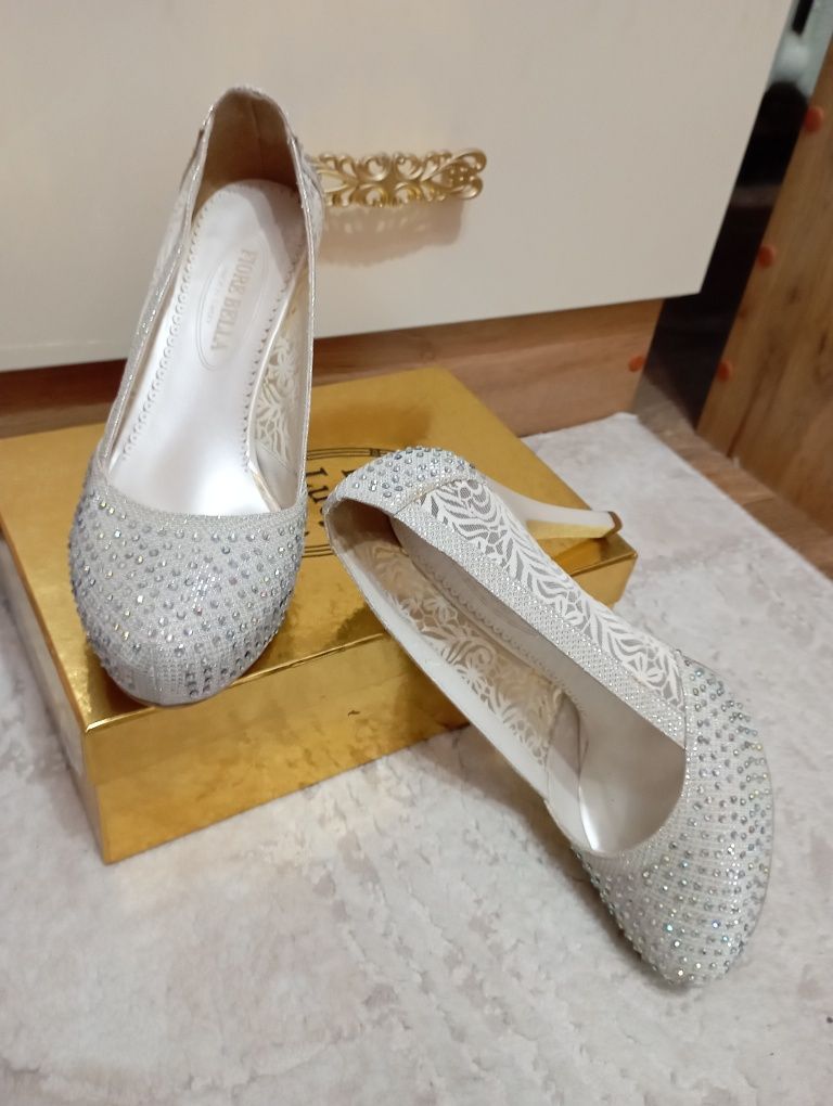 свадебные белые туфли