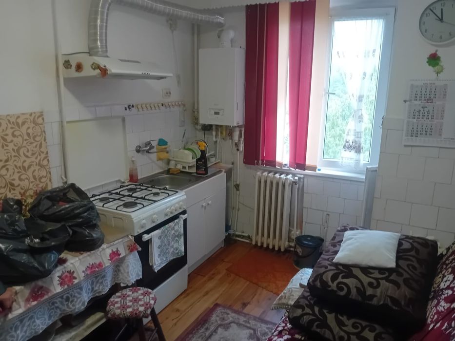 Apartament 2 cam,49mp,etaj3,precista,mobilat,utilat,balcon,centrala