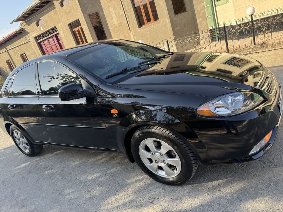 Qora jentra toza moshina polni navarod qilingan toza  sastayana edial