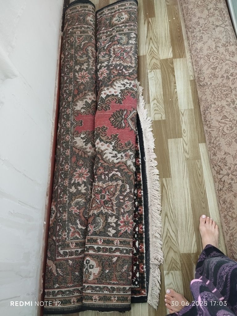 Продаются паласы и ковёр.