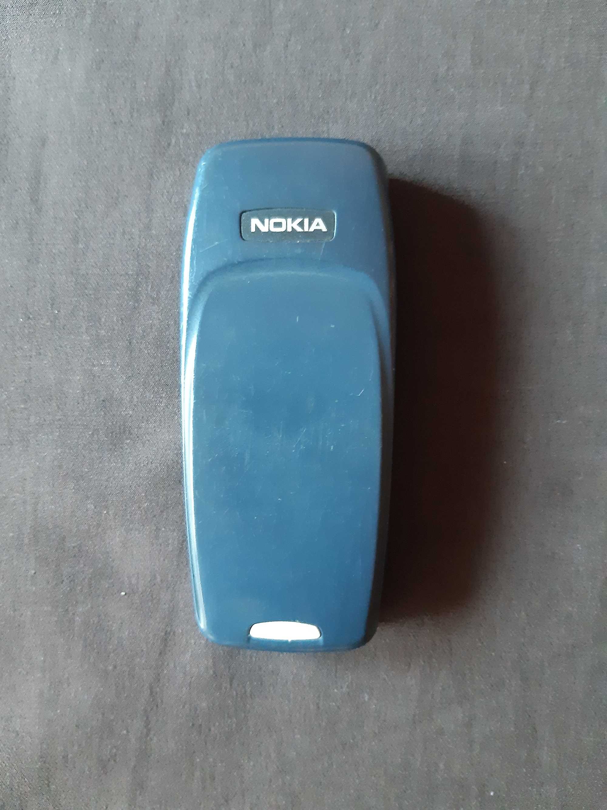 NOKIA 3310 мобилен телефон ,за части с батерия