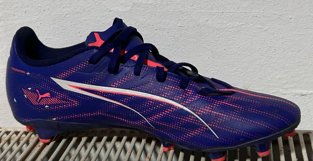 Ghete de fotbal puma ultra  marimea 43
