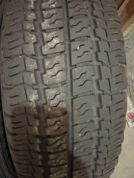 Бусови гуми 225/70/15 -300 лева. 4 броя.