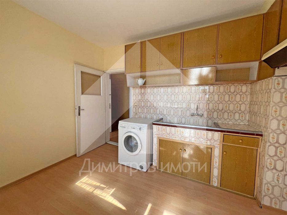 Продава ЕДНОСТАЕН апартамент тип гарсониера в гр. Нови пазар! Саниран!