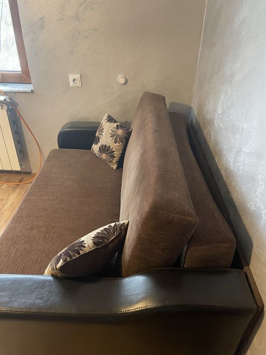 Canapea extensibila / margini piele / perni incluse