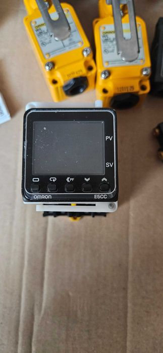 Calibrator tensiune / curent - Voltcraft - Alb / Negru