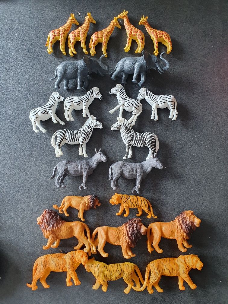 Lot 23 de animalute din plastic. Elefanti, zebre, cai, lei