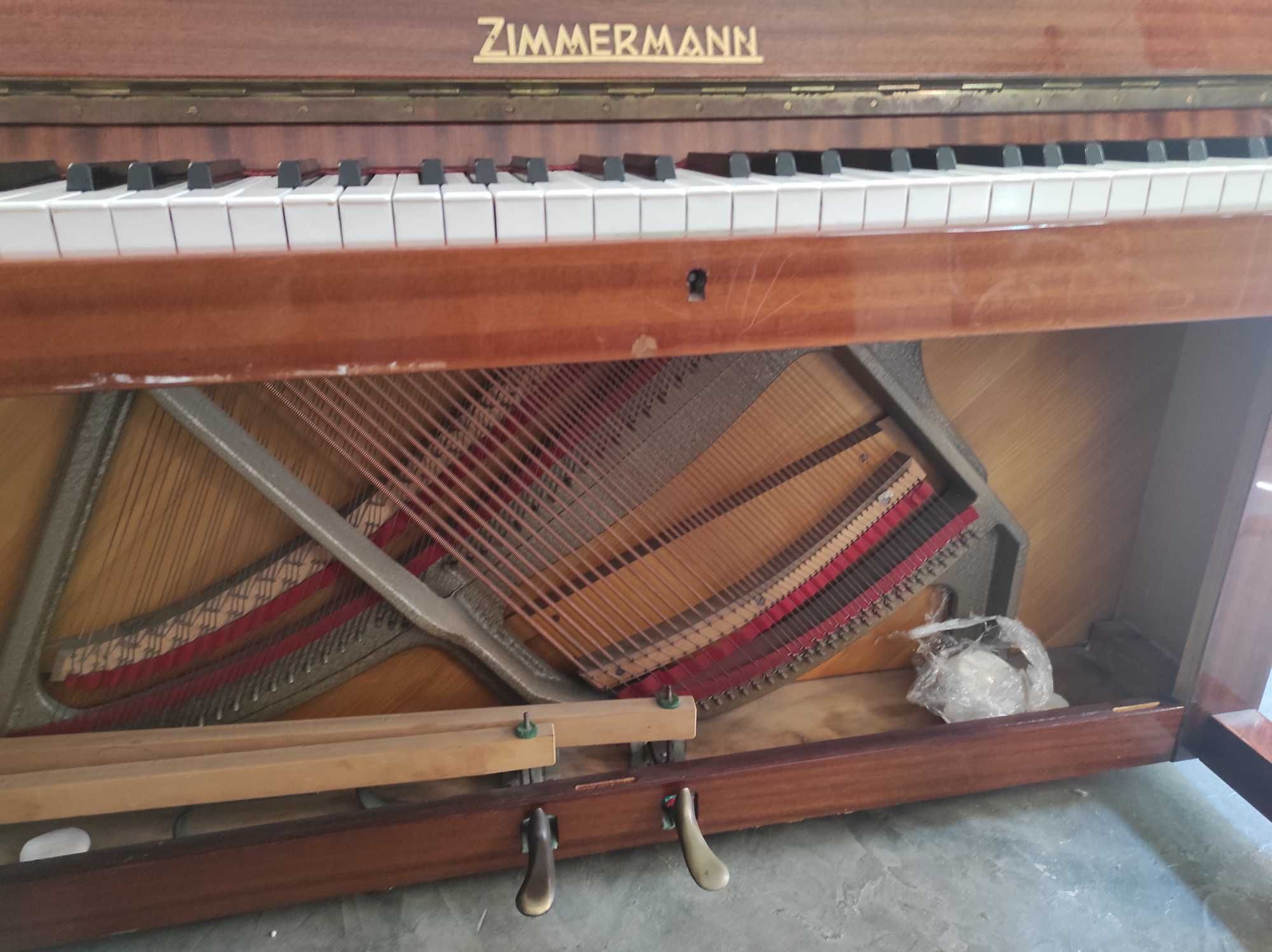 Продавам запазено немско пиано Zimmerman