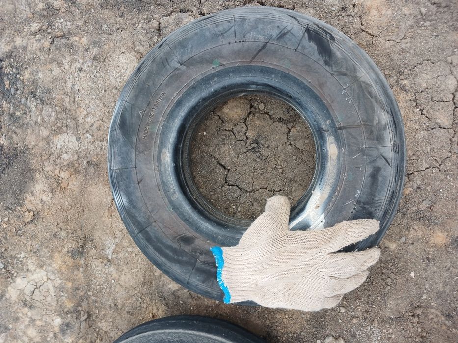 Покрышка колесо .