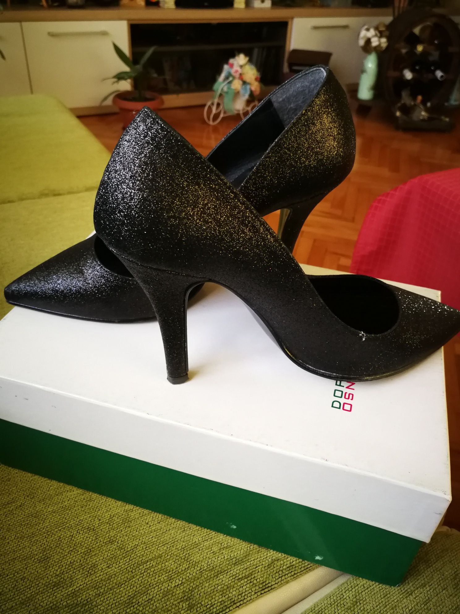 Pantofi stil stiletto, negri cu sclipici