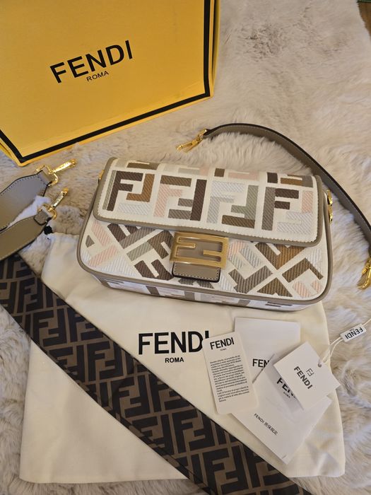 Налична чанта Fendi Baguette
