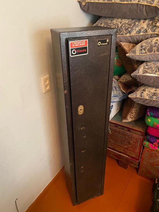 Продается сейф))