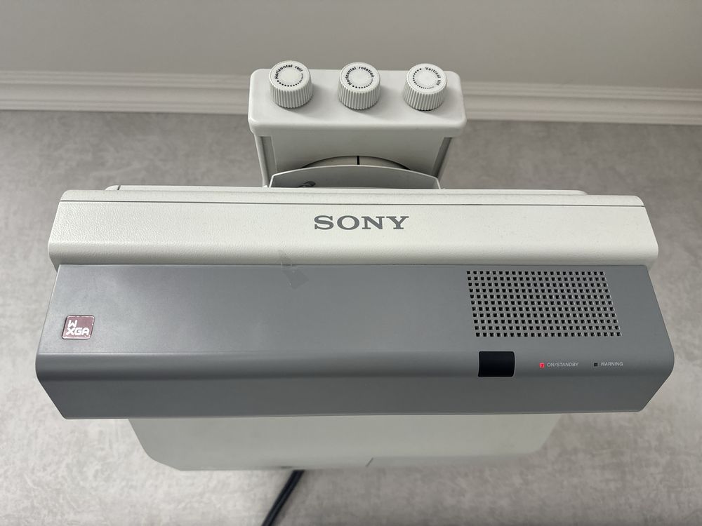 Проектор Sony с интерактивной доской