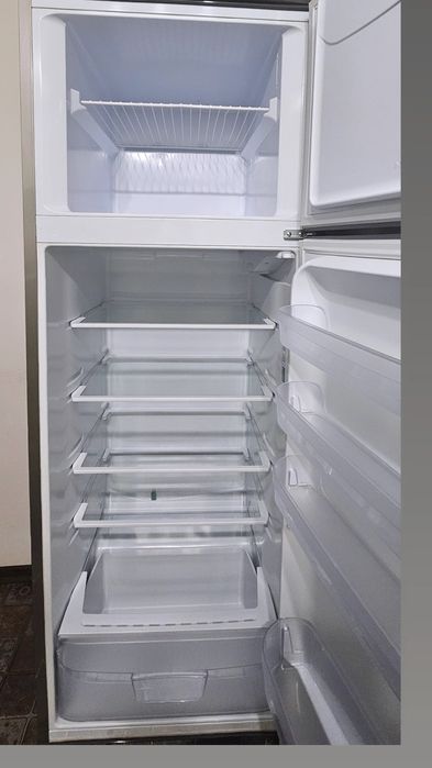 Frigider Indesit TIAA 12 X, 313 L, 2 uși, inox, funcțional, stare bună