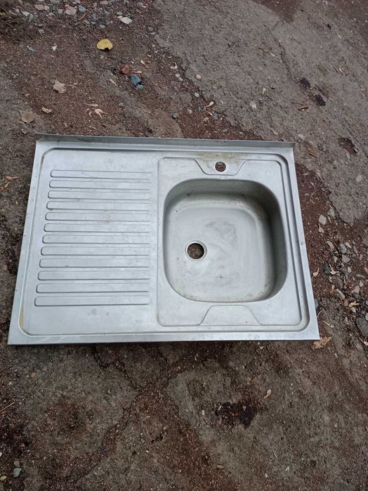 Продам раковину металлическую в хорошем состоянии