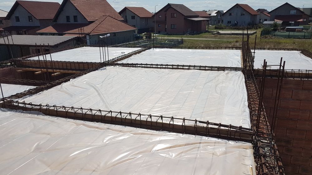 Lucrări de construcții case la roșu,  fundații,  garduri, acoperișuri