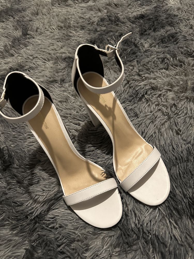 Sandale albe cu toc pentru cununie/nunta