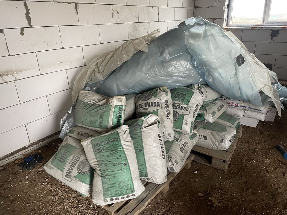 цемент , клей кафельный