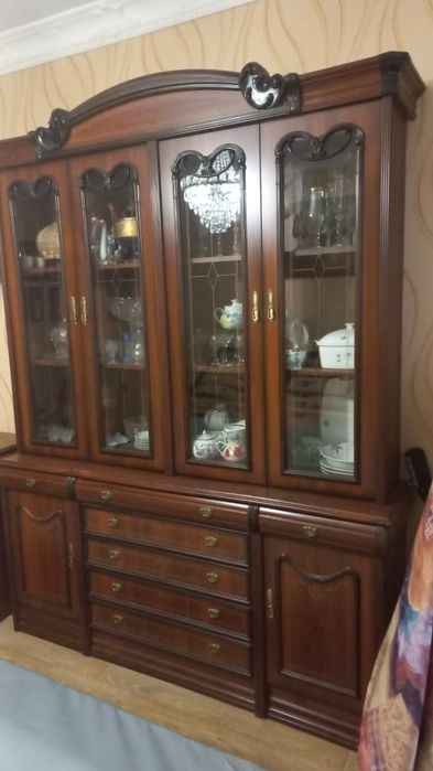 Продаётся сервант