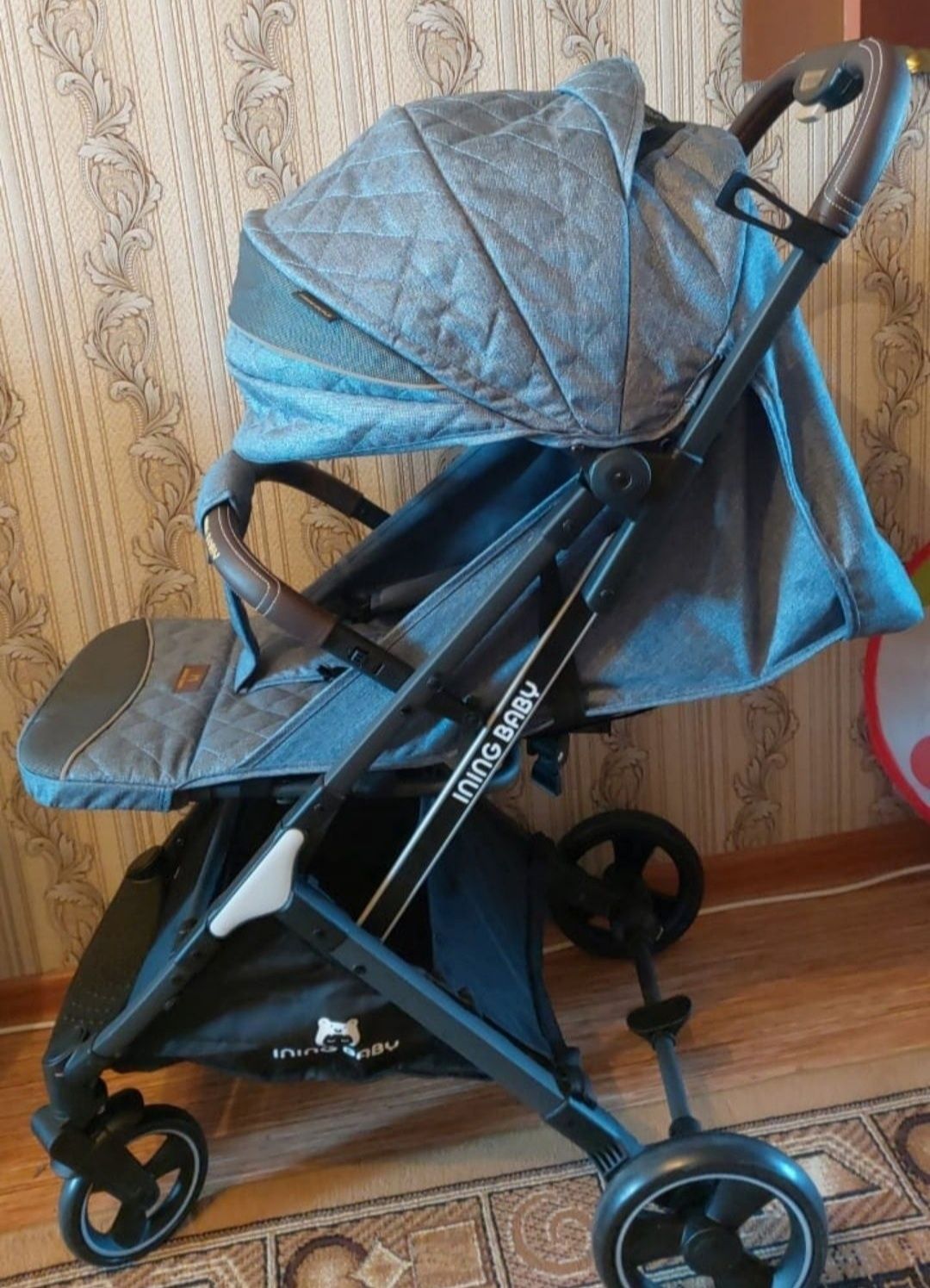 Продам детскую коляску бренда INING BABY