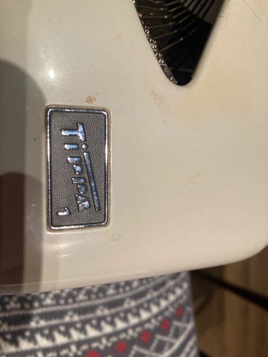 Пишеща машина в сглобяемо функционално пластмасово куфарче “ADLER”