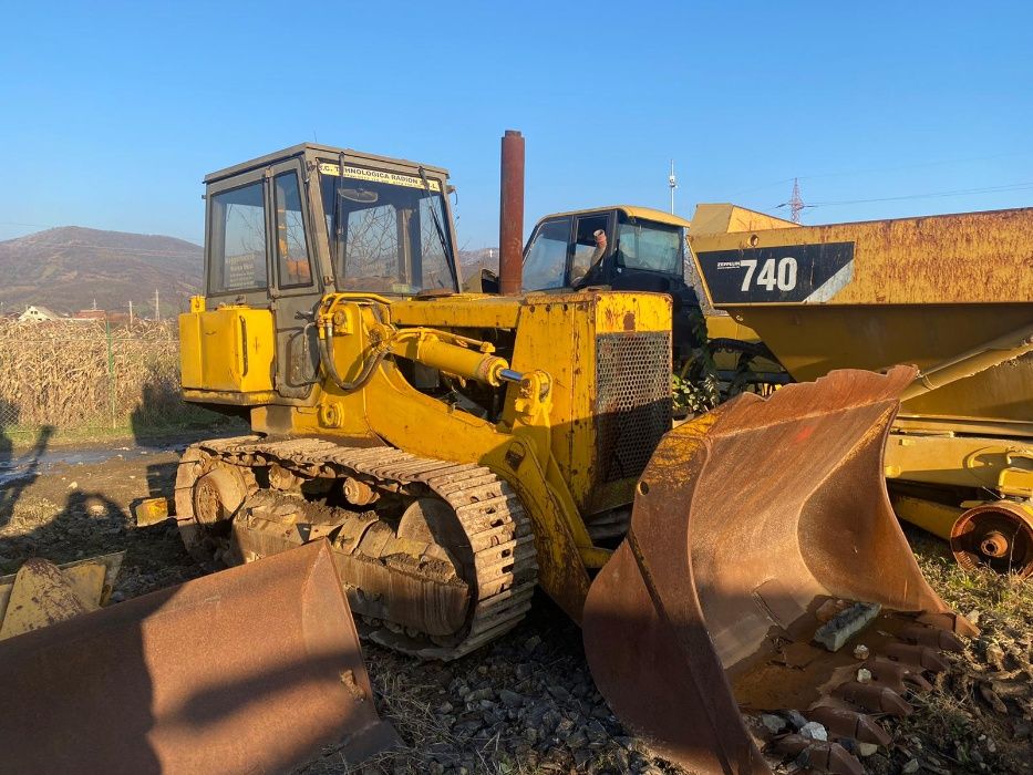 Dezmembrez Buldozer Hanomag motor , pompa, cale de rulare , transmisie