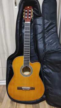 Продаётся классическая гитара Yamaha C40C