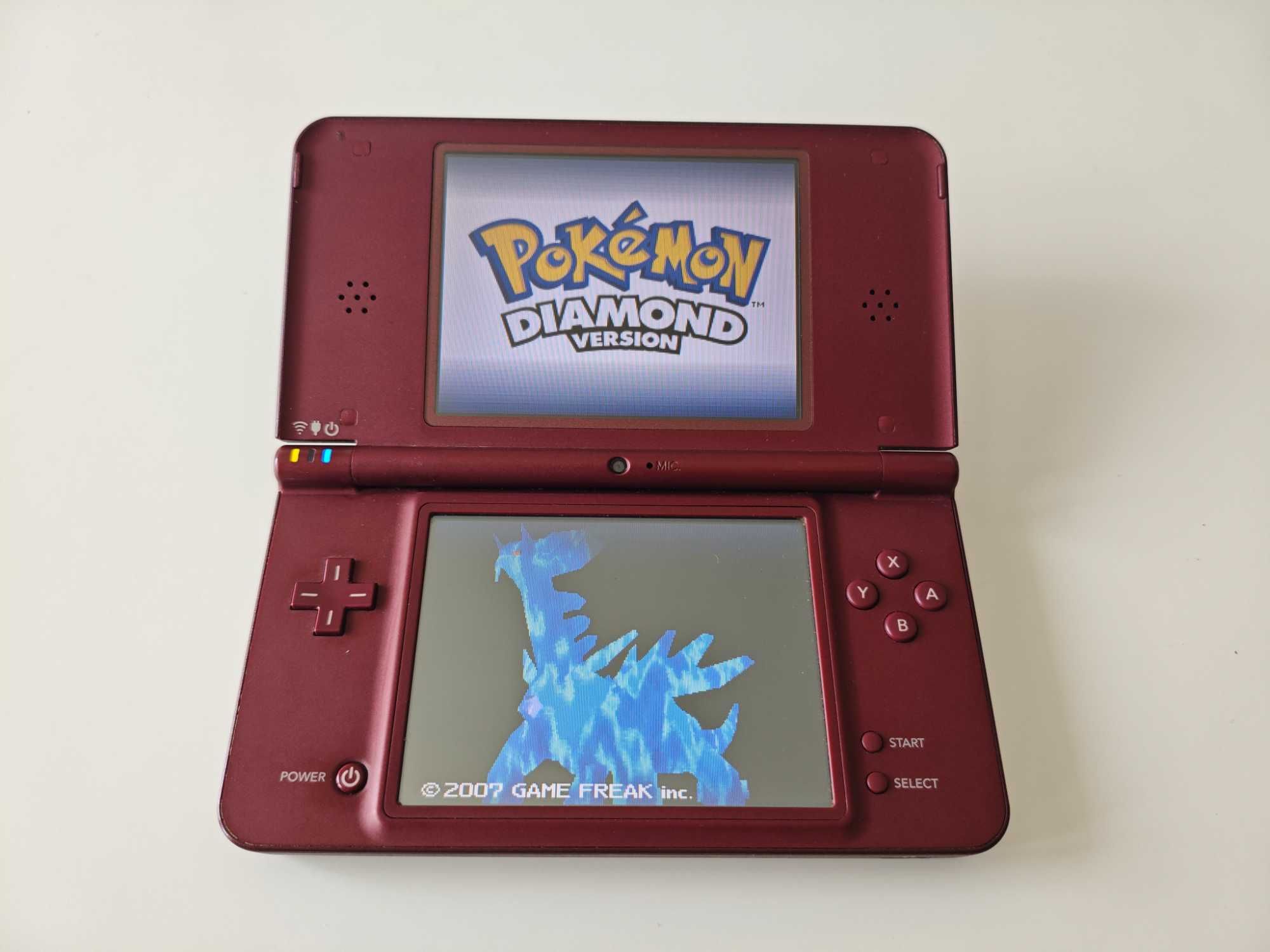 Продавам Nintendo DSi XL с качени много игри