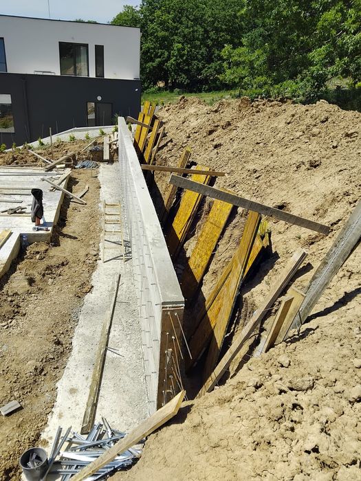 Извършвам строителни услуги