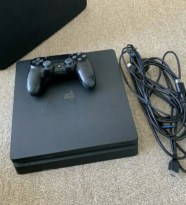 Продам PS4 очень много игр