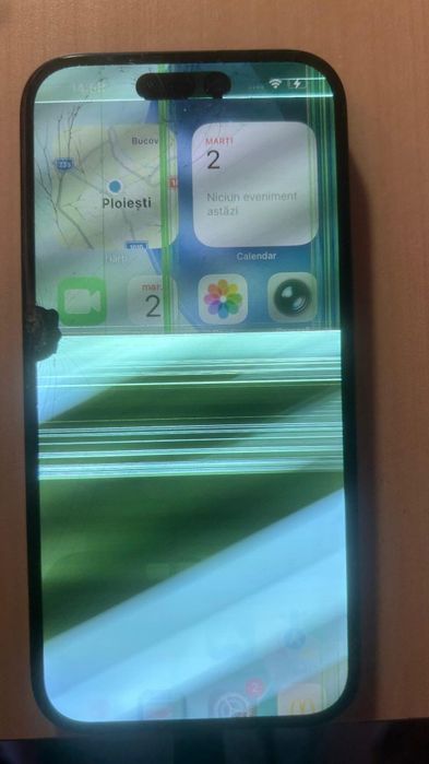 Vând iPhone 15,spart