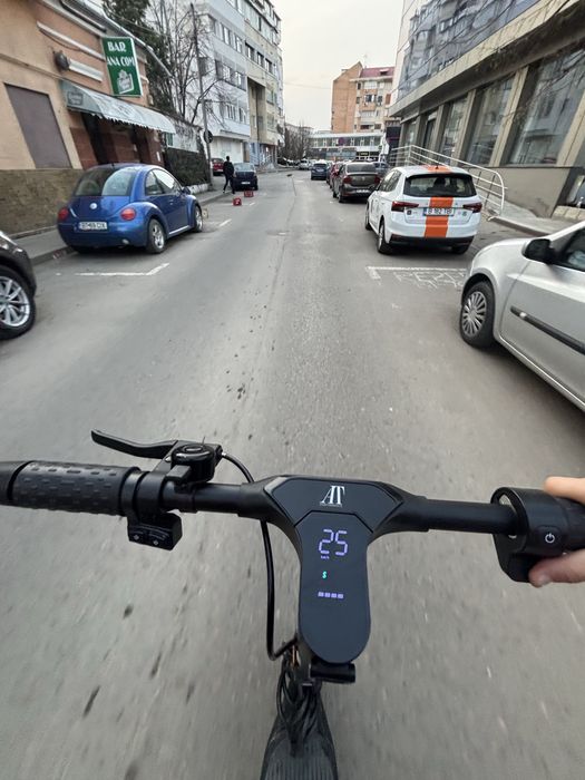 Vând trotinetă electrica  !!!
