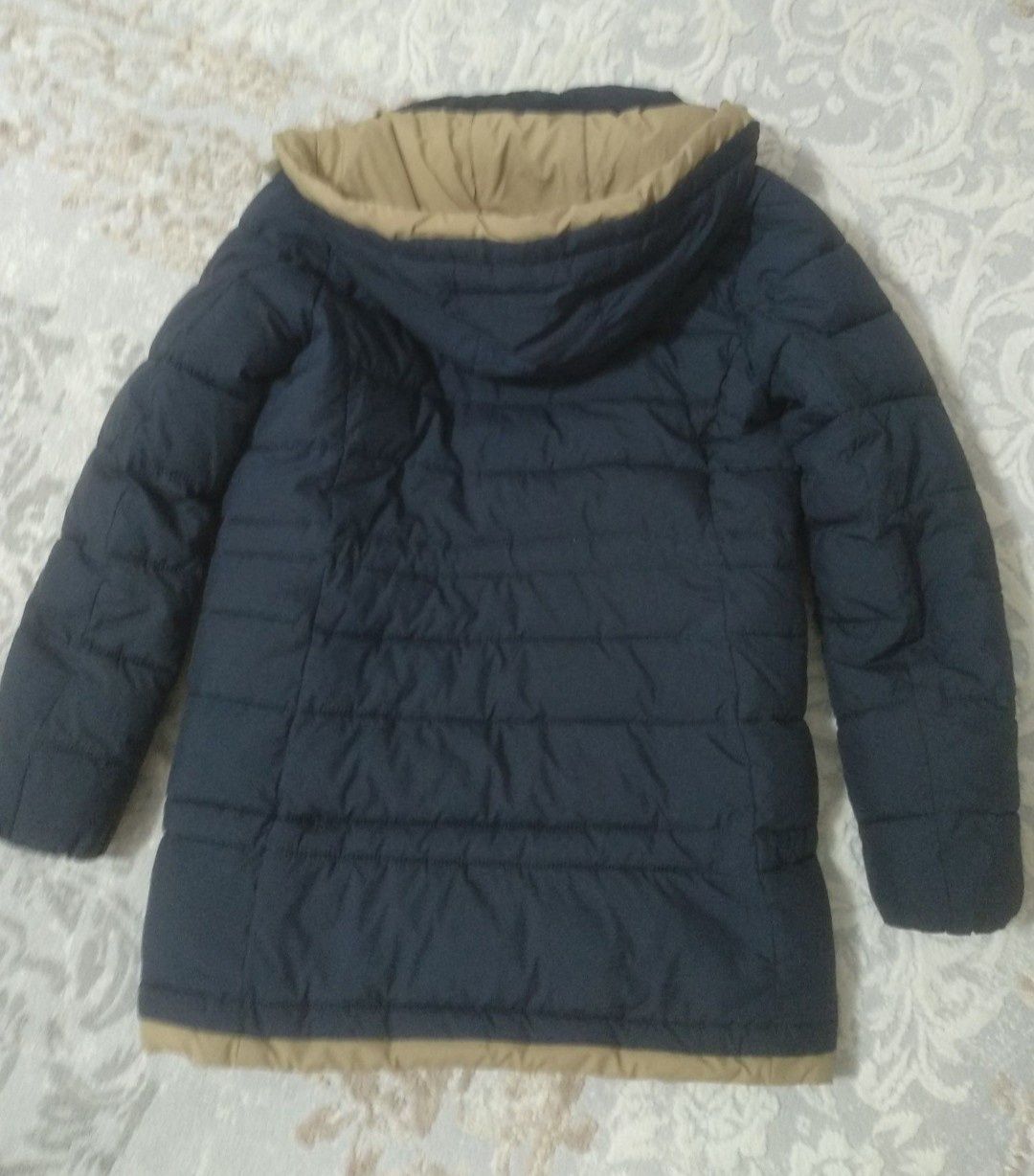 Продам зимнюю куртку с капюшоном