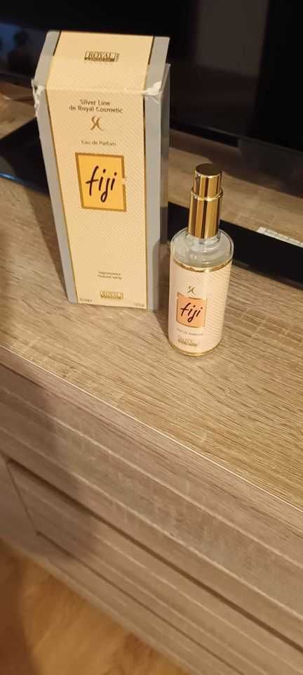 parfum de dama floral .gurmand.si persistent Mai sunt 40 ml din 50 ml