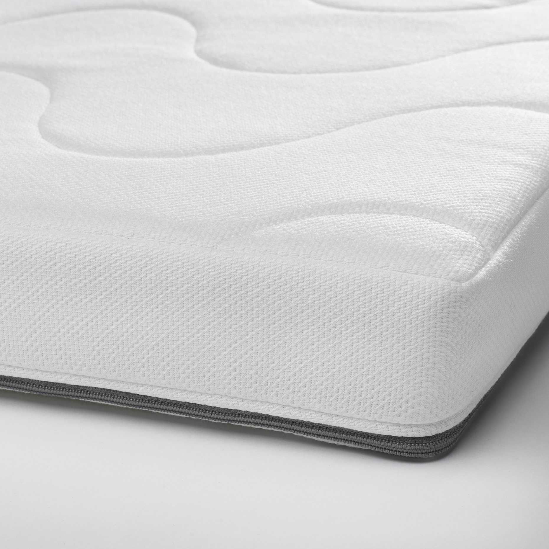 KRUMMELUR матрак с пяна за бебешко креватче и калъф IKEA, 60x120 см.