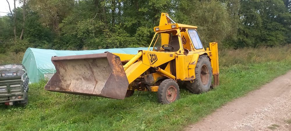 Buldoexcavator JCB