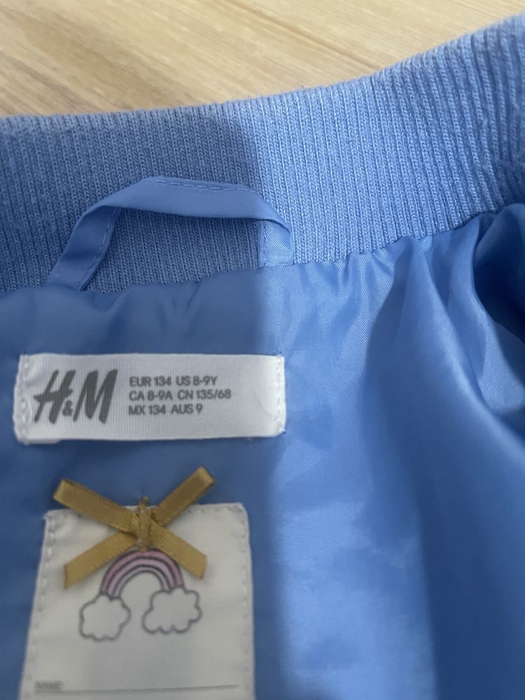 Vand geaca fete H&M, marimea 134,9 ani