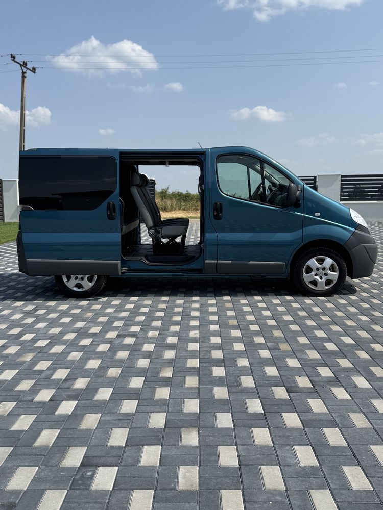Opel vivaro 2013 8+1