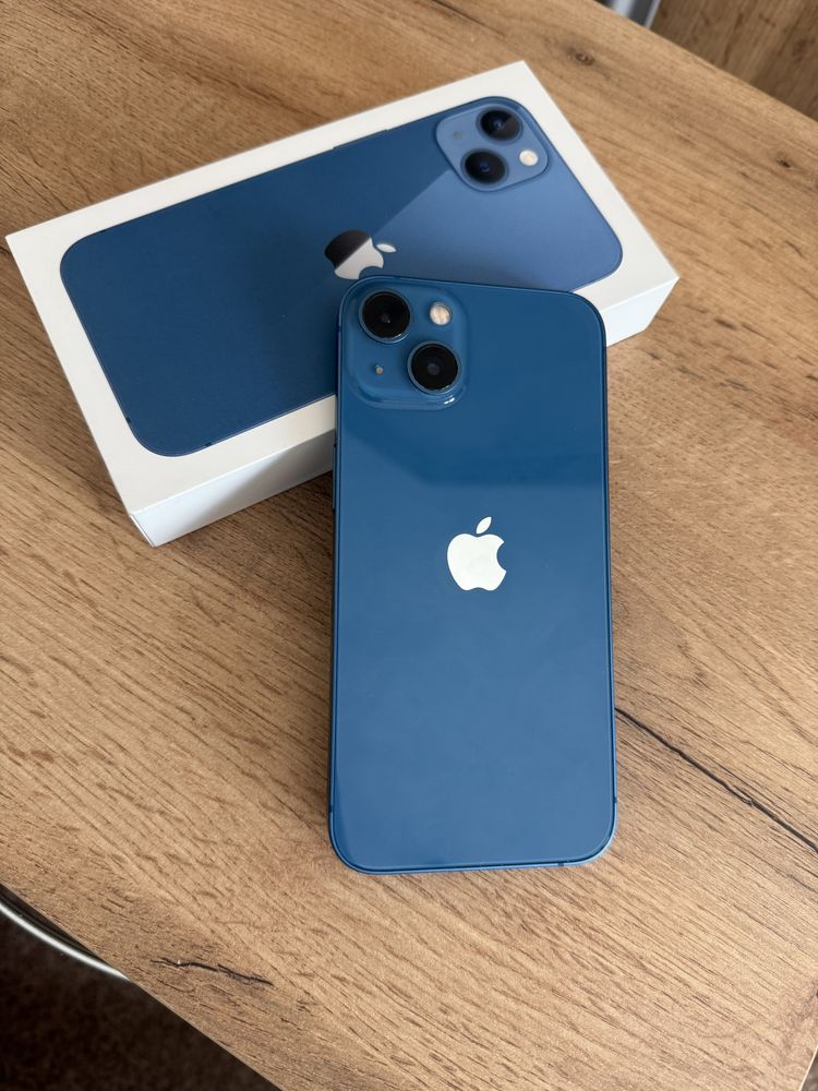 iPhone 13.