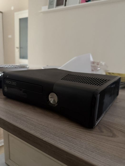 Xbox 360 с 2 джойстика