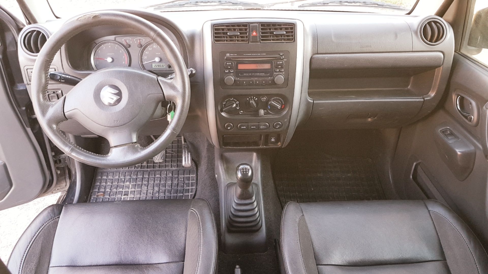Suzuki Jimniy  1.3 benzina 86cp, Clima  4x4,  an 07. 2012, full