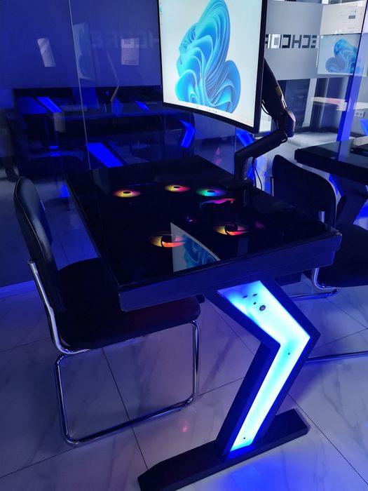 компьютер на столе