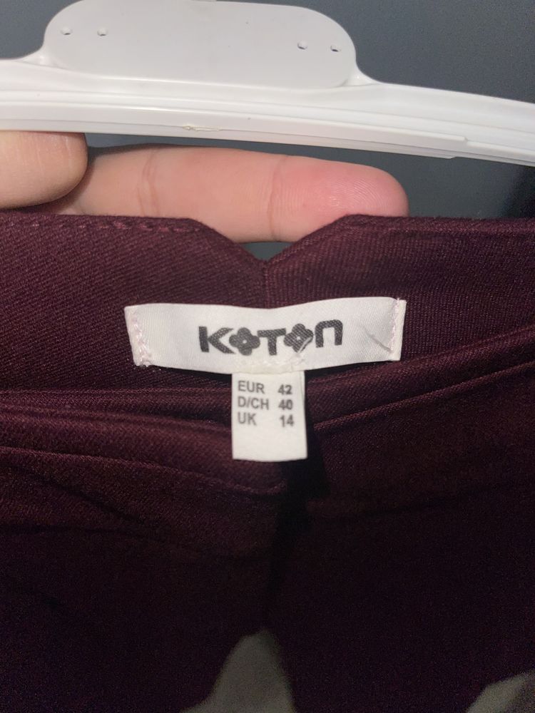 Pantaloni de costum,visinii,brand Koton.